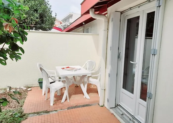 Apartament T2 A Pres Du Centre Et De La Avec Parking Et Terrasse - Fr-1-319-465 *